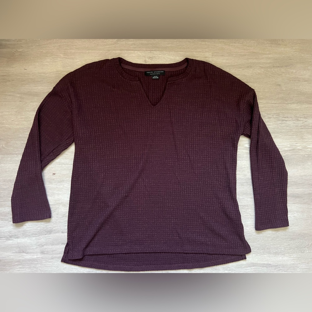 V-Neck Waffle Knit Long Sleeve Tee Sweater in Burgundy Plum XL